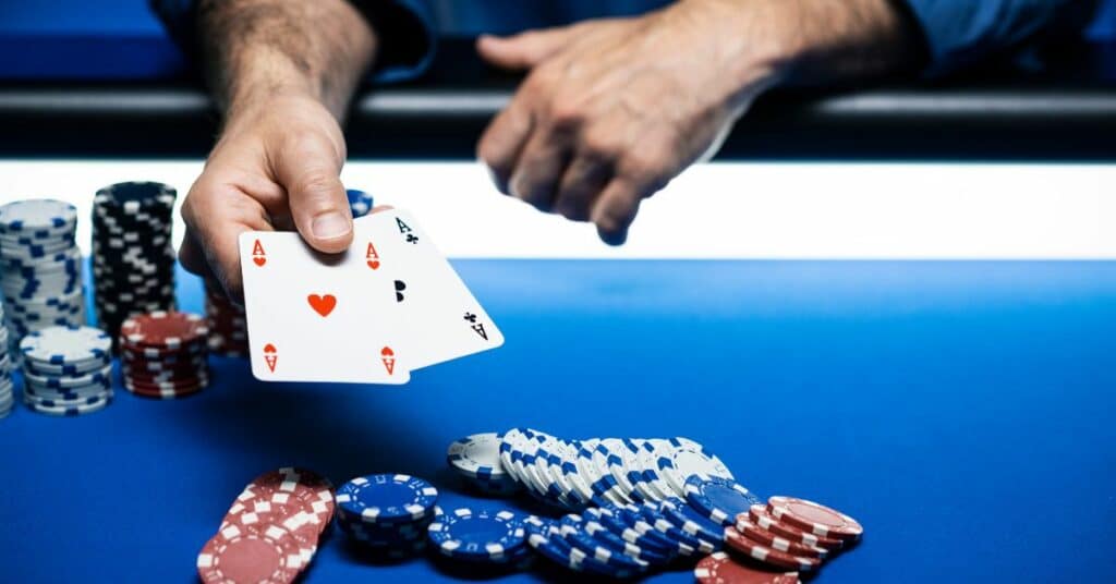 כמה עולה דמי כניסה לטורניר פוקר בחו״ל